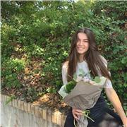 Studentessa laureata in ingegneria biomedica impartisce lezioni di matematica